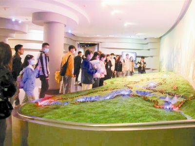 The geological research and study team of Liupanshui Normal University visited Zhijindong Cave to carry out geological science popularization research and study activities