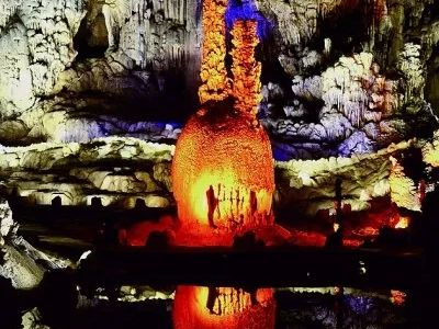 织金洞世界地质公园：溶洞天坑探奇珍