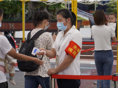 The Zhijindong Cave Administration Bureau has fully leveraged the role of the grassroots Party organizations as a fighting fortress and the exemplary role of the majority of Party members, making every effort to do a good job in epidemic prevention and control in the geopark