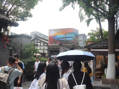 在宽窄巷子邂逅毕节21&deg;C清风！毕节避暑旅居宣传片霸屏成渝双地标