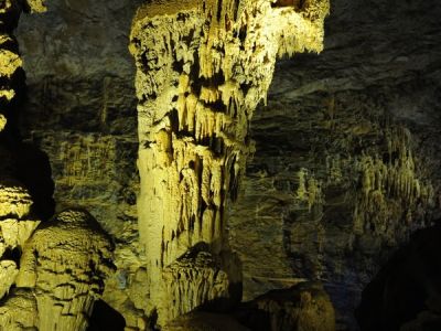 14-1-12-Chuidiao Zhijin (Fishing in Zhijindong Cave)-Helmet-shaped stalagmite