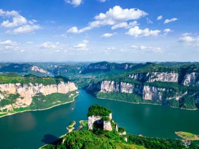五一小长假人气爆棚！乌江源百里画廊化屋村成文旅热地