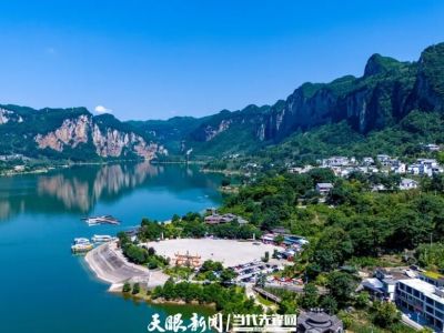 Village Beneath the Cliff: A Single Needle Embroiders an Output Value of 3 Million Yuan